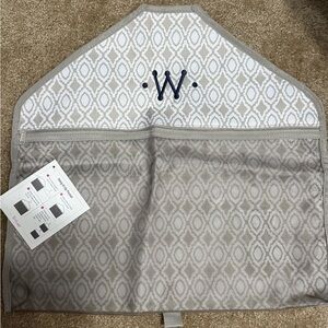 NEW Thirty One Hang It Up Pocket Taupe Perfect Pendant With Navy W